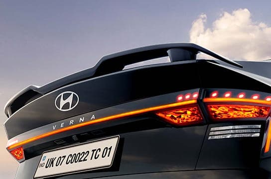 Aerodynamic rear spoiler