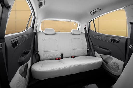 Spacious Legroom & Kneeroom